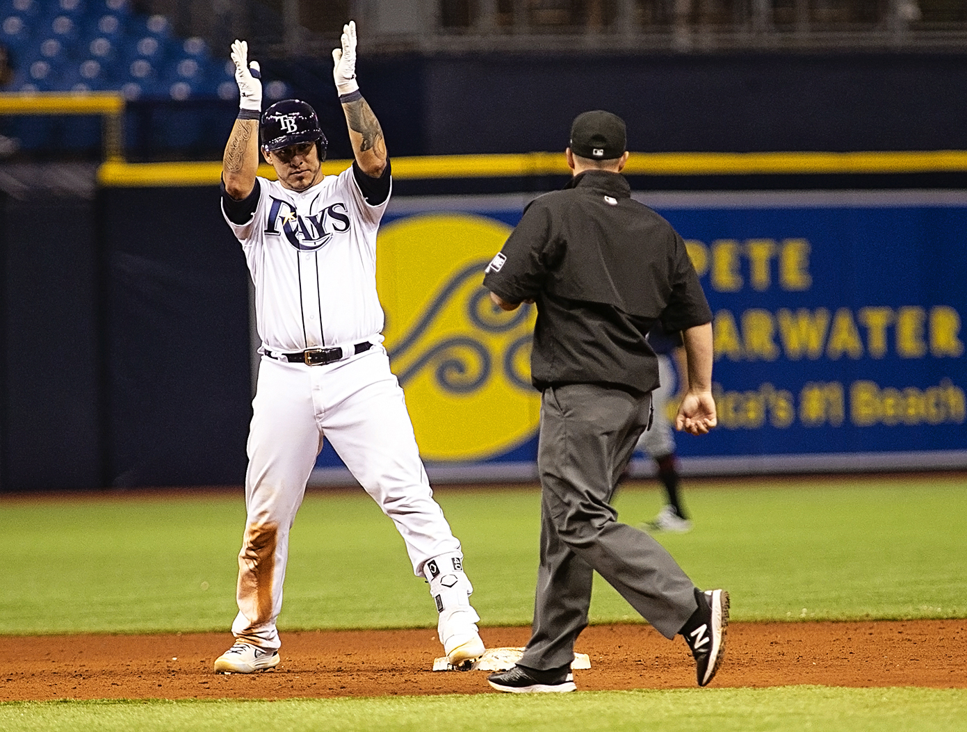 Ramos doubles in the 10th inning in Rays' comeback./CARMEN MANDATO